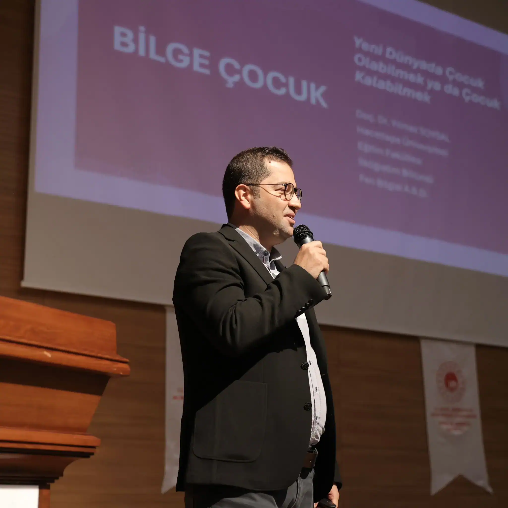 Doç. Dr. Yılmaz Soysal Bilge Çocuk sunumunu yaparken