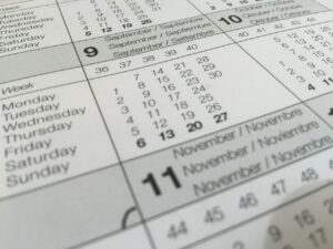 Haftalik gunleri ve ay isimlerini gosteren, eylul, ekim ve kasim aylarina ait duvar takviminin yakin cekimi